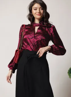 Camasa Moze eleganta din satin magenta cu zebra print si floare pe umar
