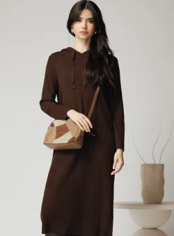 Rochie casual din tricot reiat maro cu gluga