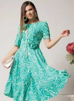 Rochie de zi din voal verde cu imprimeuri si floare in talie