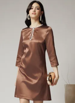 Rochie DY Fashion eleganta din satin maro cu perle la bust