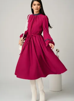 Rochie DY Fashion office din stofa fucsia cu benzi decorative si snur in talie