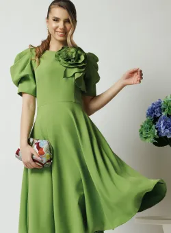 Rochie eleganta din stofa verde fistic cu floare maxi pe bust si maneci bufante