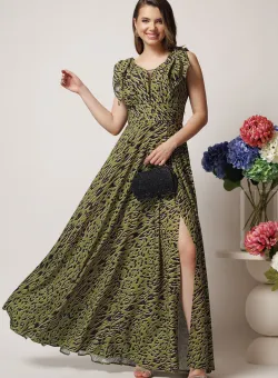 Rochie eleganta lunga din crep kaki cu imprimeuri negre si volane pe umeri