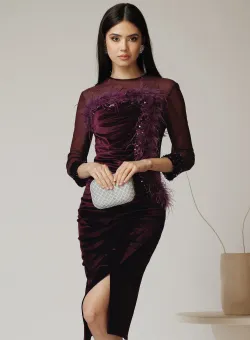 Rochie Ella Collection Savannah din catifea mov cu pene si paiete