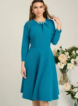 Rochie Moze eleganta din stofa turcoaz accesorizata cu perle la decolteu
