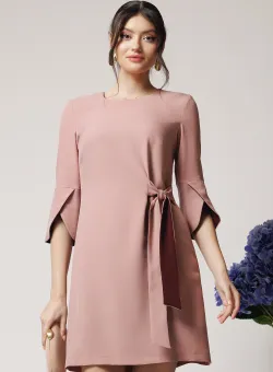 Rochie office din stofa roz cu nod in talie si detalii bordo
