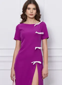 Rochie office magenta scurta cu funde albe si crepeu pe fusta