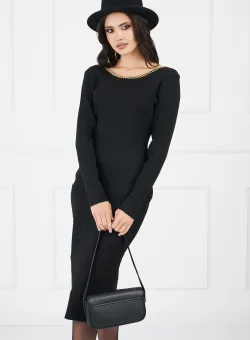 Rochie Suzie neagra din tricot cu spatele gol si aplicatie tip lant
