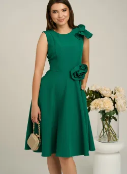 Rochie verde cu floare in talie si volanas pe un umar