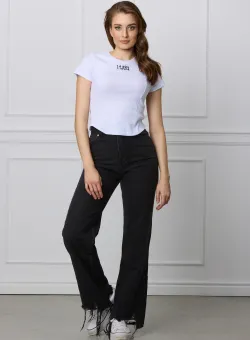 Blugi negri cu rupturi la baza