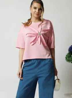 Bluza casual din viscoza roz cu floare maxi si strasuri
