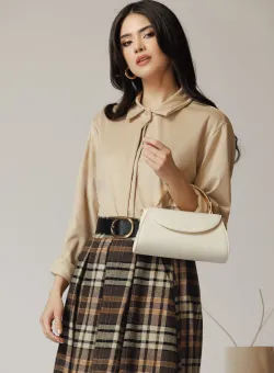 Camasa casual din stofa catifelata bej cu nasturi ascunsi.