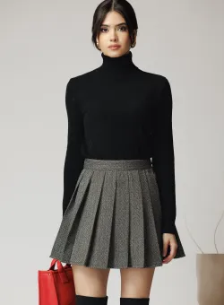 Fusta casual din jerse scurta gri cu dungi zig-zag negre si pliuri