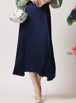 Fusta din satin bleumarin cu baza asimetrica