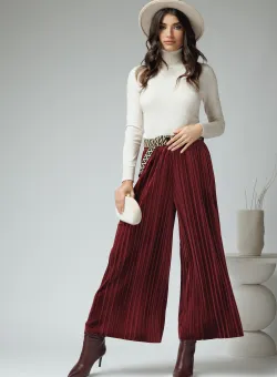 Pantaloni eleganti din catifea bordo cu pliuri si curea in talie