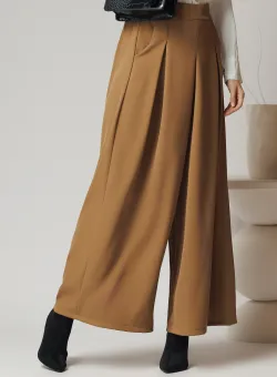 Pantaloni office din crep maro camel evazati cu pliuri