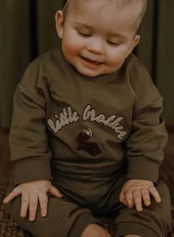 That's mine bluza bebe 005073 Finley Little Brother Sweatshirt culoarea maro, cu imprimeu