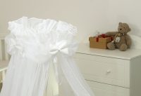 Baldachin din tul pentru patut bebe Sweet Dreams White 160 x 600 cm suport prindere inclus