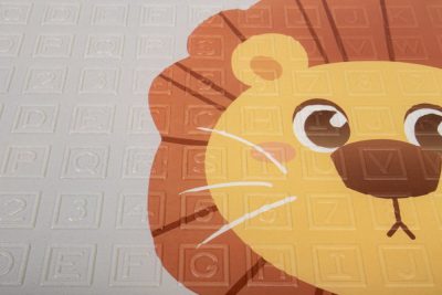 Covoras pliabil multifunctional pentru copii Toyz Fomee Lion 200x150x1cm cu 2 fete, din spuma, cifre si litere 3D, fara substante nocive, antiderapant, izolator termic, geanta transport inclusa