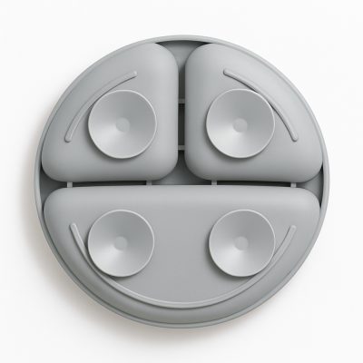 Farfurie din silicon pentru copii Bocioland Grey cu 3 compartimente si 4 ventuze de fixare, dimensiune 19.3 x 3 cm