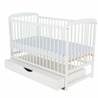 Patut din lemn bebe, 120x60 cm, Cu sertar cu capac, Din lemn de pin si mdf, Stabil si rezistent, Inaltime saltea reglabila pe 3 nivele, Laterala cu 3 bete detasabile, EN716-1, EN716-2, Alb, Babyneeds, Ola