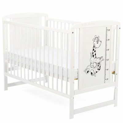 Patut din lemn bebe, 120x60 cm, Din lemn de pin si mdf, Stabil si rezistent, Inaltime saltea reglabila pe 3 nivele, Laterala cu 3 bete detasabile, EN716-1, EN716-2, Alb, Babyneeds, Timmi Girafa