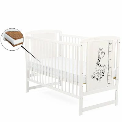 Patut din lemn bebe, 120x60 cm, Din lemn de pin si mdf, Stabil si rezistent, Inaltime saltea reglabila pe 3 nivele, Laterala cu 3 bete detasabile, EN716-1, EN716-2, Alb, Babyneeds, Timmi Girafa + Saltea 10 cm