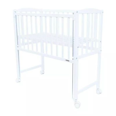 Patut din lemn bebe, 90x40 cm, Cu laterala culisanta, Cu roti, Certificat lemn FSC, Conform cu standardele de siguranta EN 716-1:2008, EN 716-2:2008, White, New Baby, Mateo