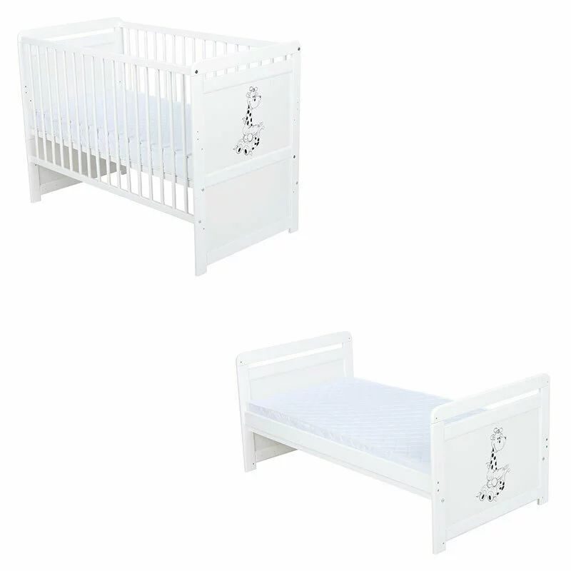 Patut din lemn bebe, Transformabil si pentru junior, 120x60 cm, Din lemn de pin si mdf, Stabil si rezistent, Inaltime saltea reglabila pe 3 nivele, Laterala cu 3 bete detasabile, EN716-1, EN716-2, Alb, Babyneeds, Nadia II, Girafa + Saltea 10 cm