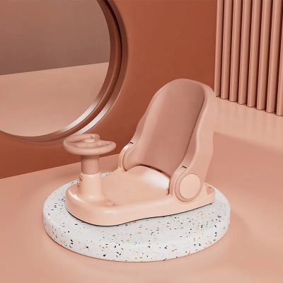 Scaunel de baie pentru copii Little Mom Car Pink cu design pliabil, ergonomic, volan de sustinere, spatar ajustabil in 3 unghiuri diferite, fixare cu ventuze, dimensiune 38 x 28.5 x 30.8 cm