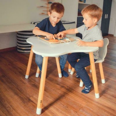Set masuta si doua scaune FreeON pentru copii Bear din lemn cu marginile rotunjite alb