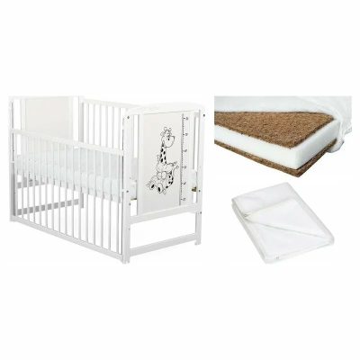 Set Patut din lemn bebe Babyneeds, Timmi Girafa cu laterala culisanta, 120x60 cm, Alb + Saltea patut bebe, Cocos Confort II, Cu fibre de cocos si strat de burete, 120x60x10 cm + Protectie impermeabila, Pentru patuturi 120x60 cm, Alb