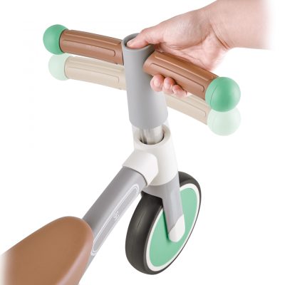 Tricicleta copii de echilibru Hape cu 3 roti verde deschis, cadru usor de aluminiu, scaun reglabil, roti fabricate din material spumant TPU moale si flexibil de la 18 luni